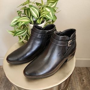 Beartraps Black Maci Bootie Size 8